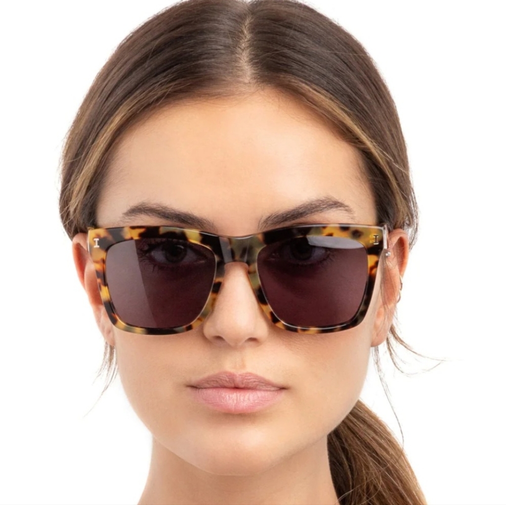 leopard print frames with Rose tint exterior